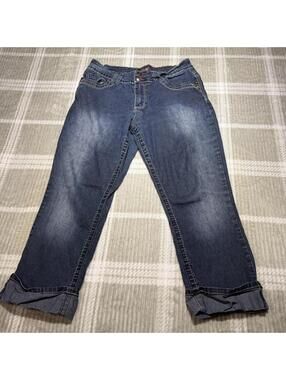 Angels Low rise blue denim jeans with a cute button detail. Size: 10 #denim
